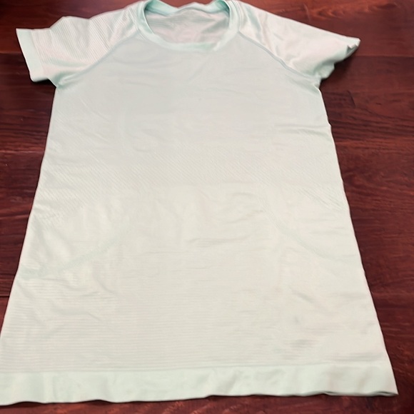 size 4 lululemon swiftly tech shirt sleeve shirt - Picture 4 of 4